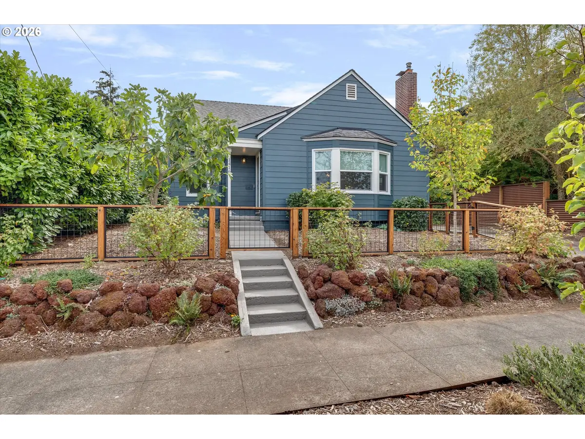1416 NE Ainsworth St, Portland, OR 97211 - #1