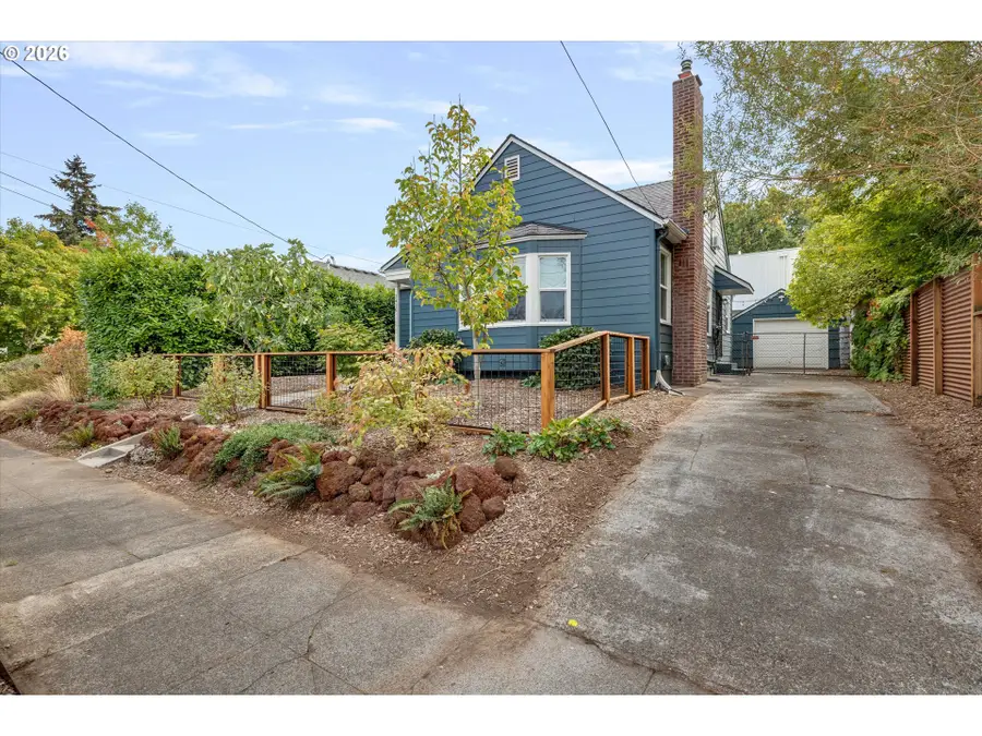 1416 NE Ainsworth St, Portland, OR 97211 - #2