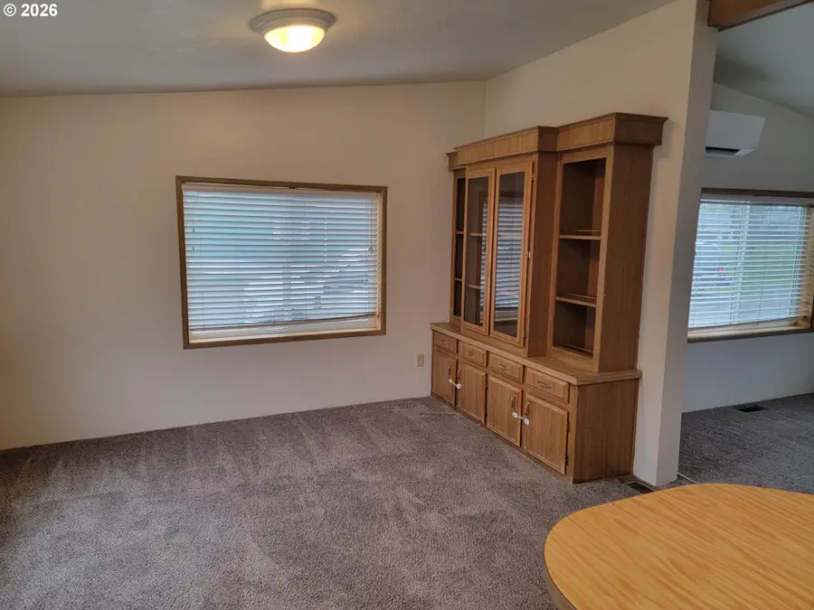 1050 W Central Ave, Sutherlin, OR 97479 - Image #3