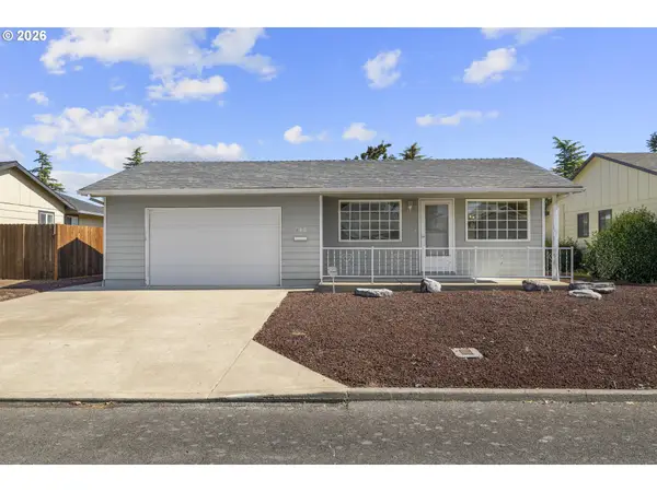 540 W Clackamas Cir, Woodburn, OR 97071