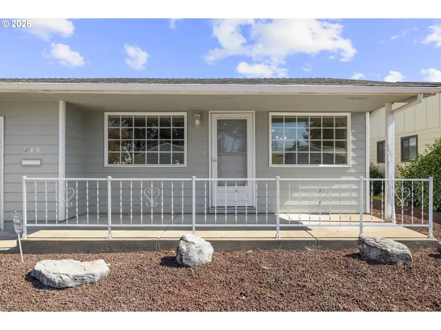 540 W Clackamas Cir, Woodburn, OR 97071 - #3