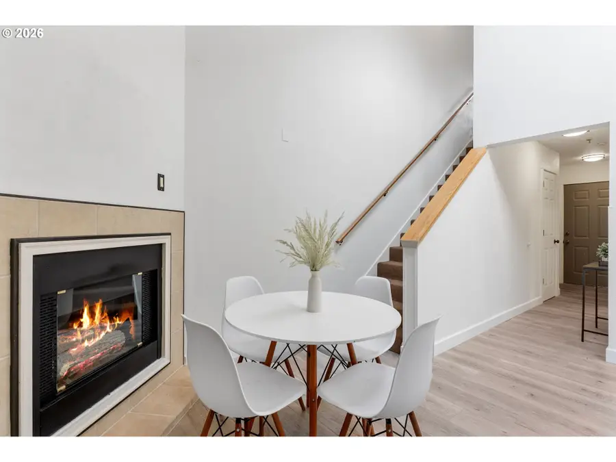 301 N 15th St #201, Hood River, OR 97031 - #3