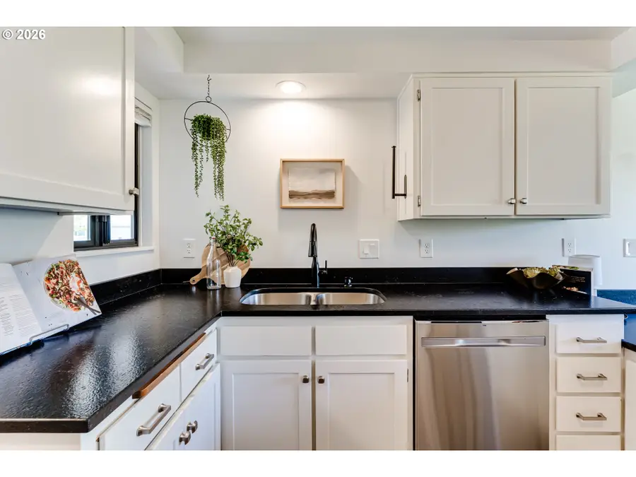 1171 Valley Butte Dr, Eugene, OR 97401 - #3