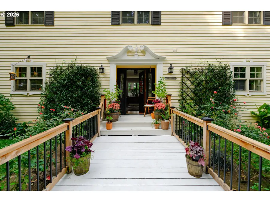 511 S Center St, Oregon City, OR 97045 - #2