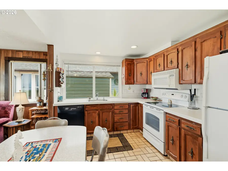 321 N Pacific St, Rockaway Beach, OR 97136 - #3