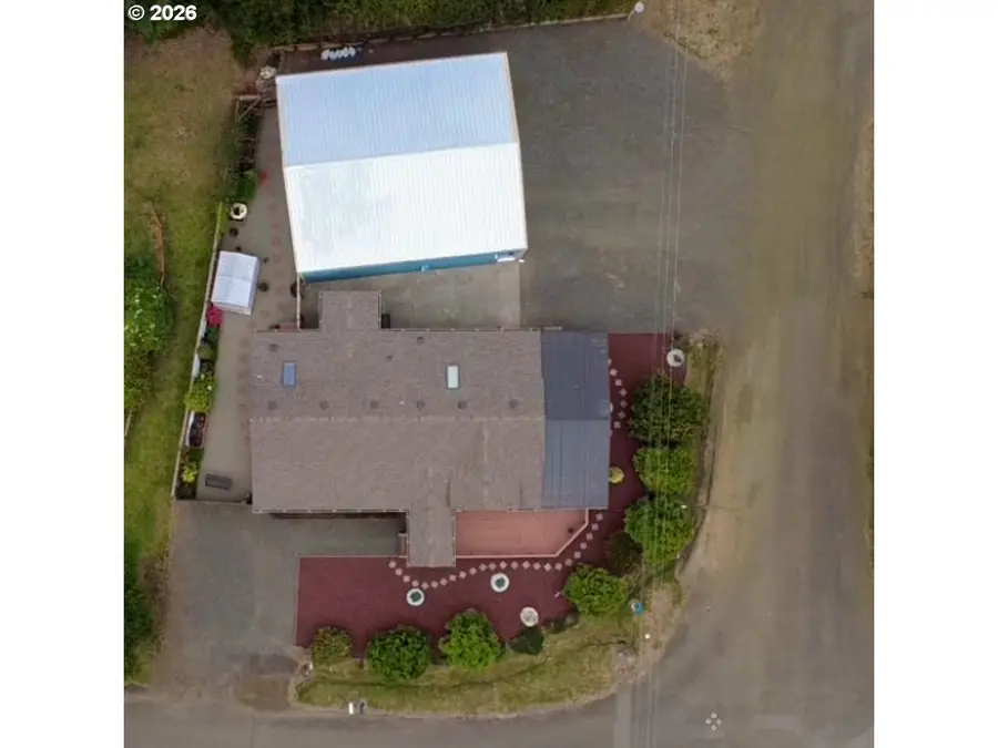600 Tiara St, Lakeside, OR 97449 - #3