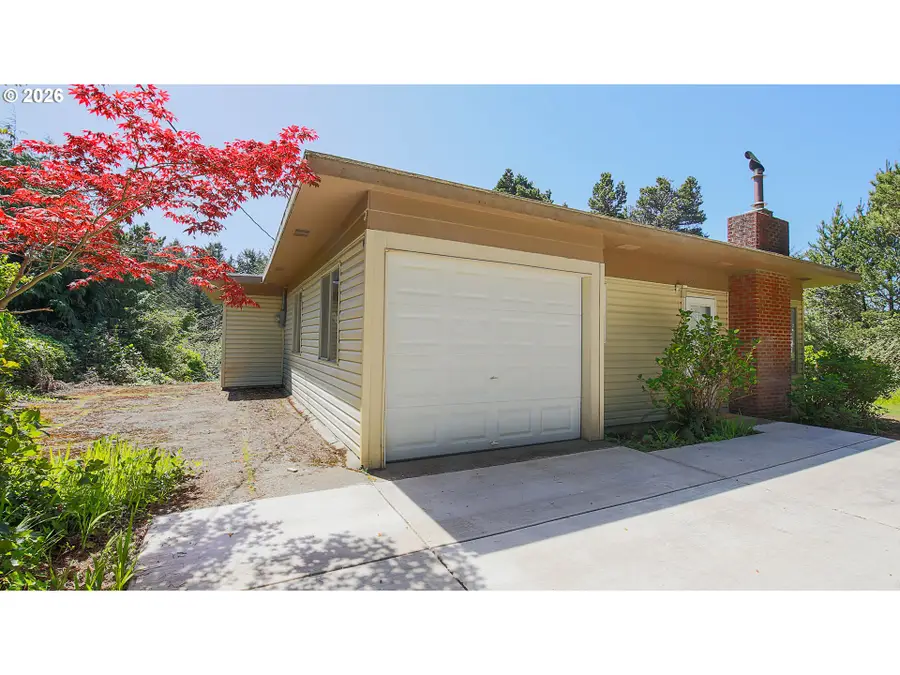 2835 SW Breakers Dr, Waldport, OR 97394 - #2