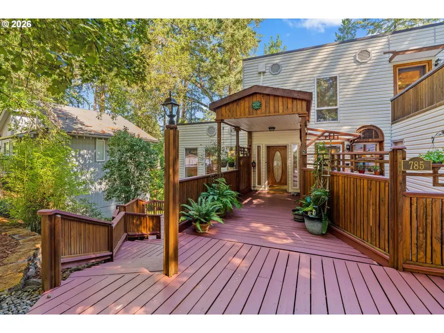 785 E 44th Ave, Eugene, OR 97405 - #3