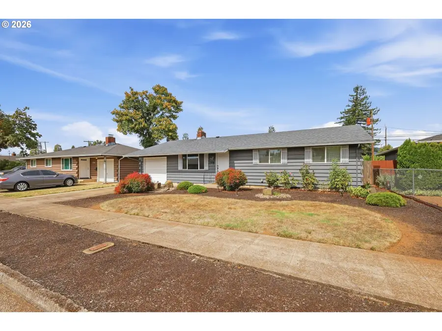 1318 Quinalt St, Springfield, OR 97477 - #2