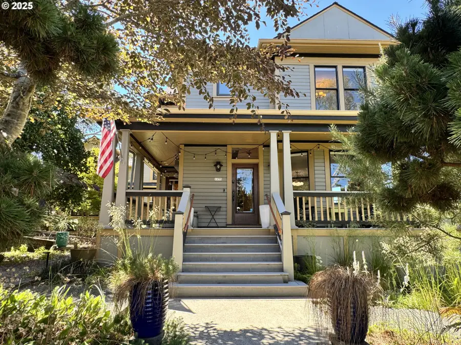 1175 11th St, Astoria, OR 97103 - Image #2