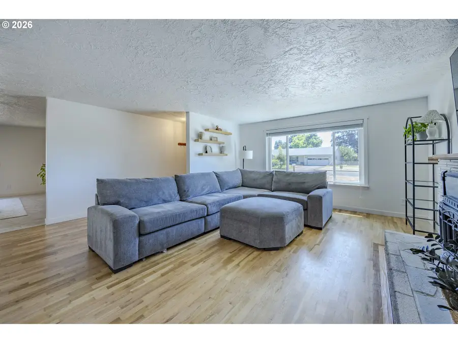 1458 Yolanda Ave, Springfield, OR 97477 - #3