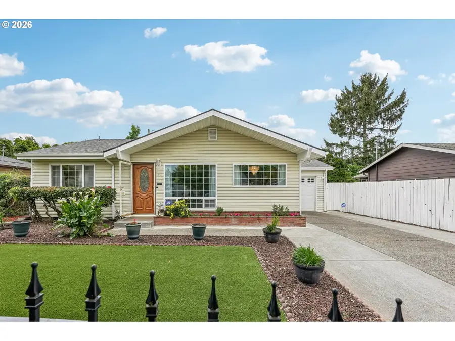 7918 SE Lincoln St, Portland, OR 97215 - #2