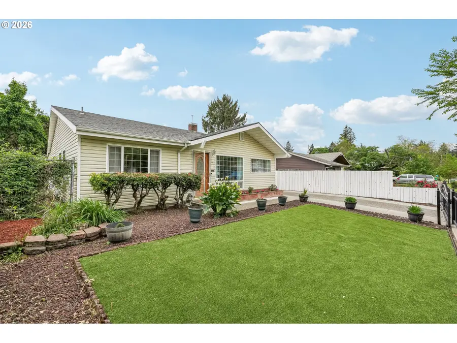 7918 SE Lincoln St, Portland, OR 97215 - #3