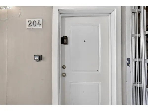 8120 N Interstate Ave #204, Portland, OR 97217