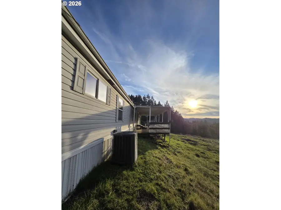 781 Pine Ridge Dr, Glide, OR 97443 - #3