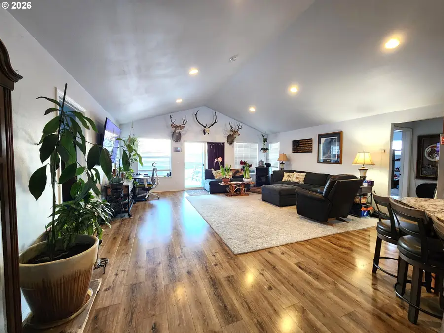 902 N 15th Ave, Elgin, OR 97827 - Image #3