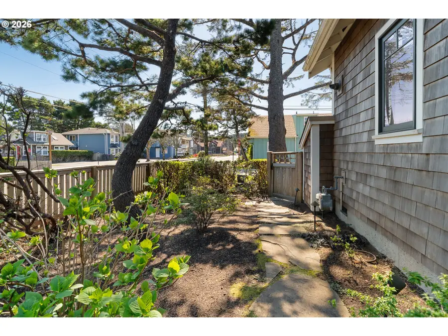 108 W Madison St, Cannon Beach, OR 97110 - #3