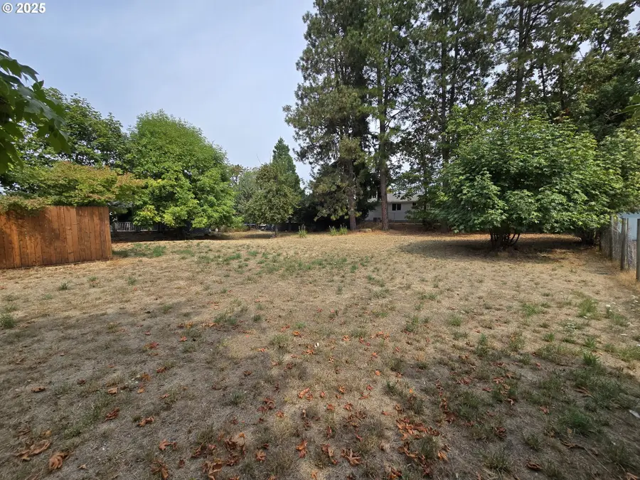 212 N James St, Silverton, OR 97381 - Image #3
