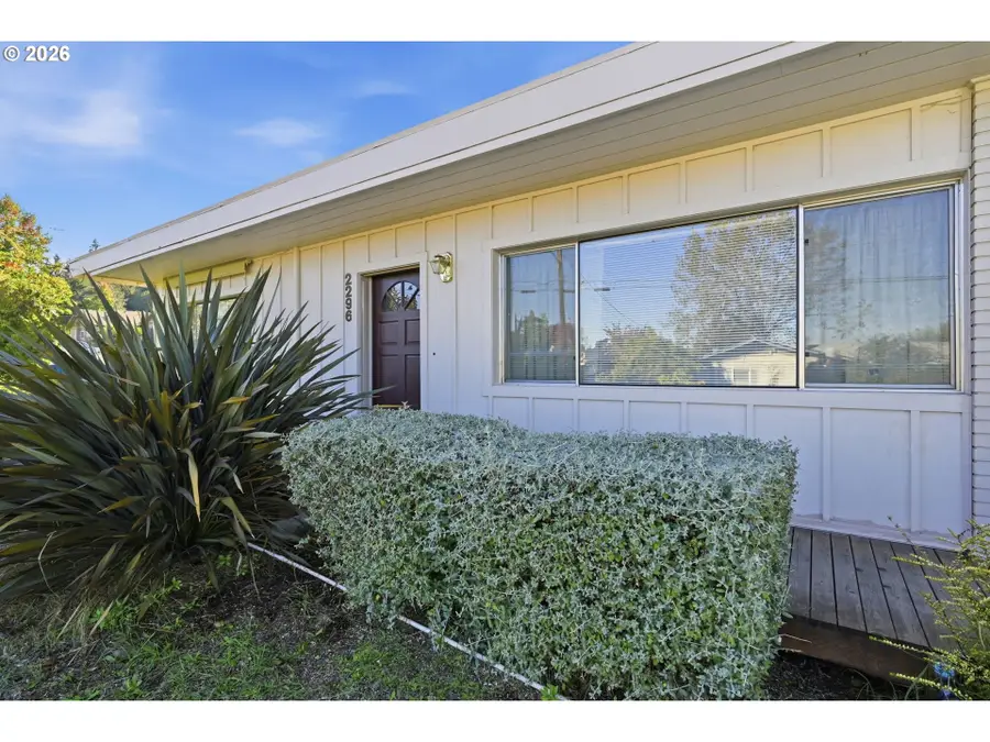2296 Pierce St, Eugene, OR 97405 - #3