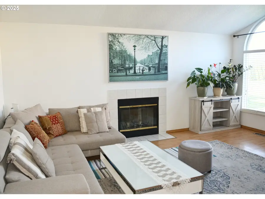 806 SE 151st Ave, Portland, OR 97233 - Image #3