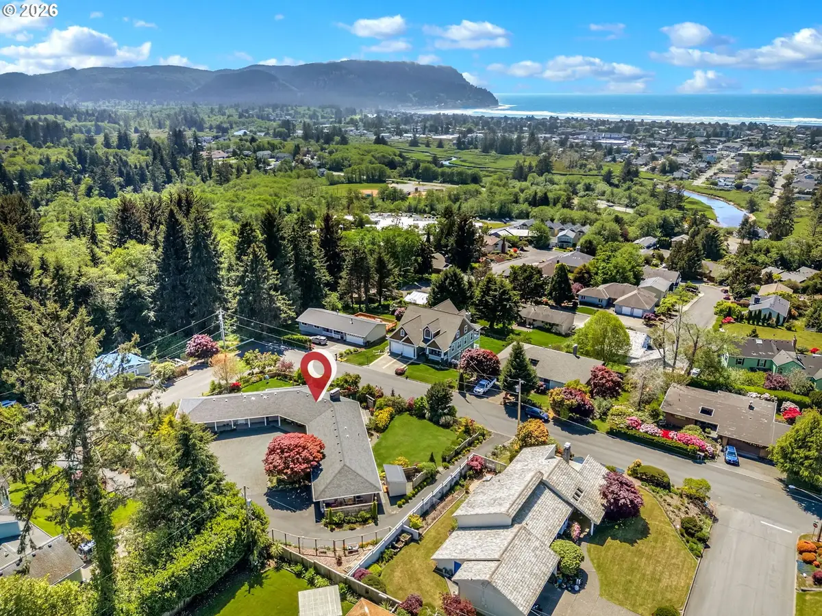 361 Hilltop Dr, Seaside, OR 97138 - #1