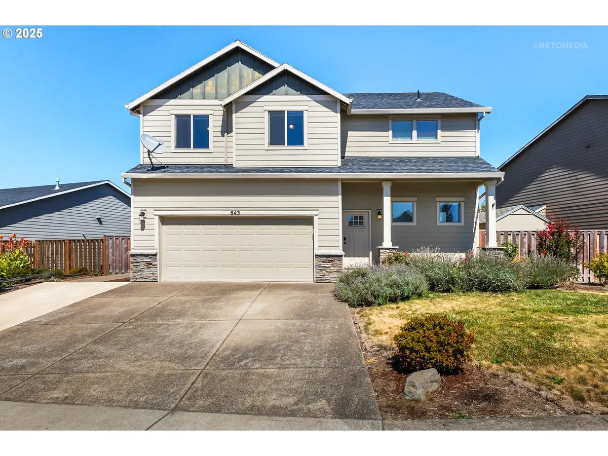 843 Julie Ln, Molalla, OR 97038 - Image #1