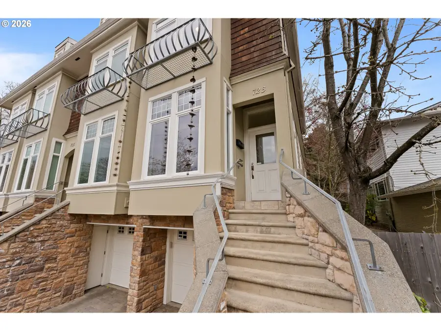 723 NE Tillamook St, Portland, OR 97212 - #3