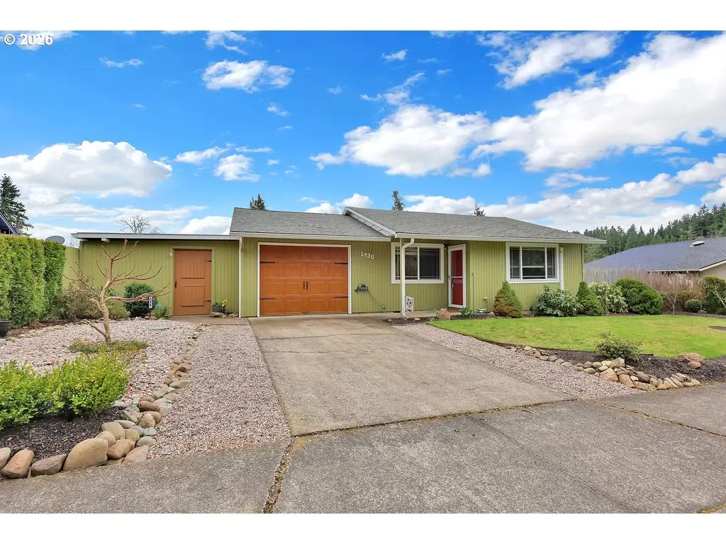 1435 W Harrison Ave, Cottage Grove, OR 97424 - #1