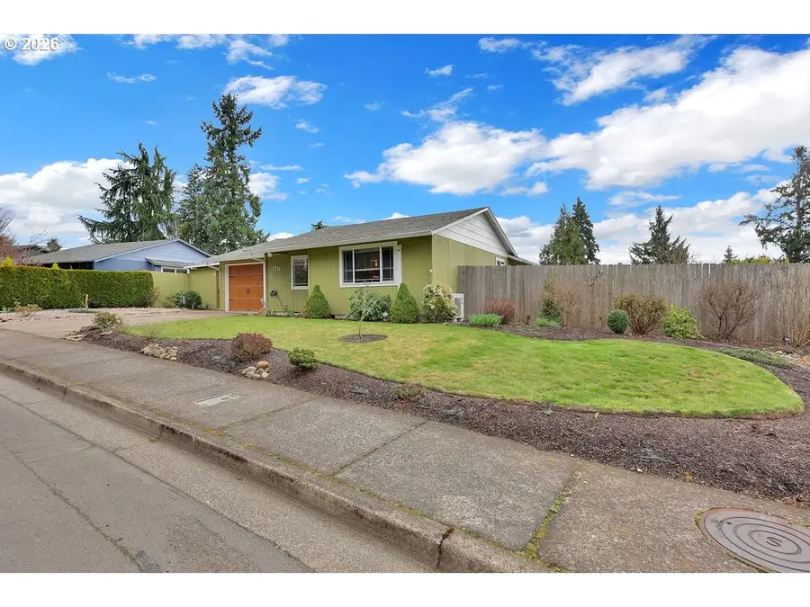 1435 W Harrison Ave, Cottage Grove, OR 97424 - #2