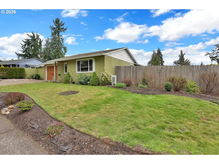 1435 W Harrison Ave, Cottage Grove, OR 97424 - #3