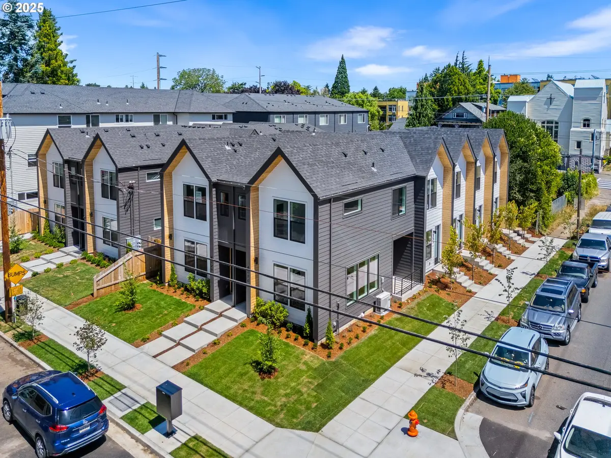 251 N Skidmore St #6, Portland, OR 97217 - Image #1