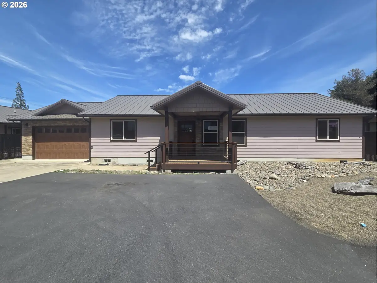 5137 Grange Rd, Roseburg, OR 97471 - #1