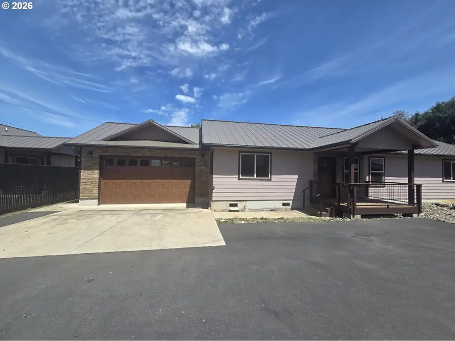 5137 Grange Rd, Roseburg, OR 97471 - #2