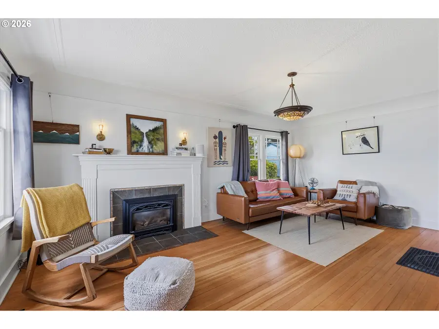 1610 NE 13th St, Lincoln City, OR 97367 - #2