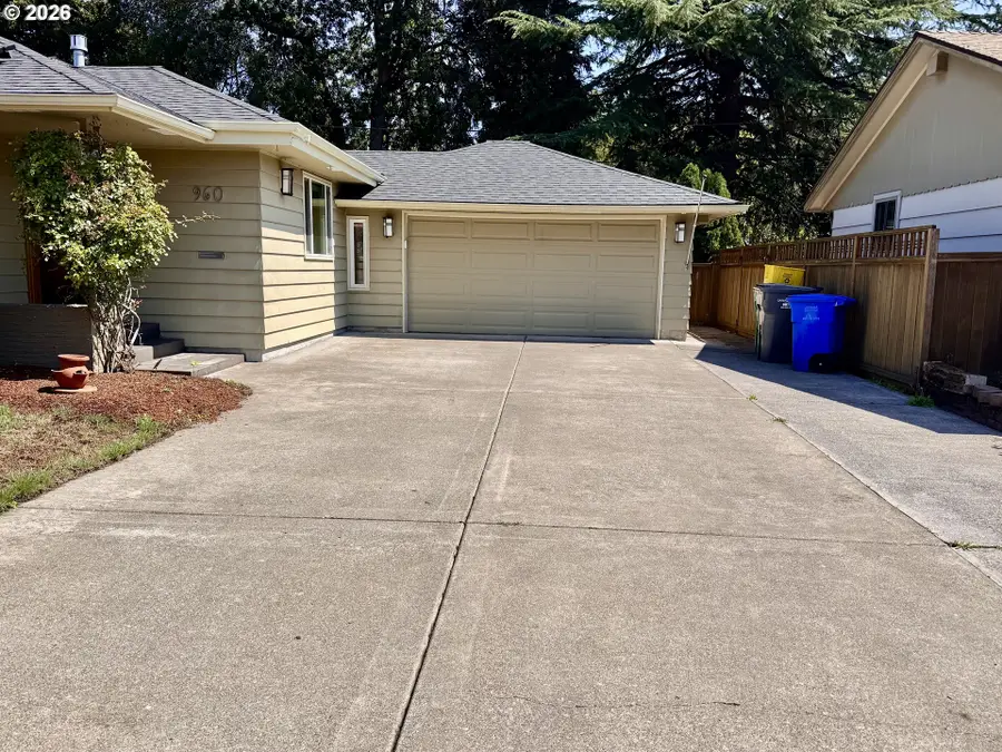 960 NE 108th Ave, Portland, OR 97220 - #3