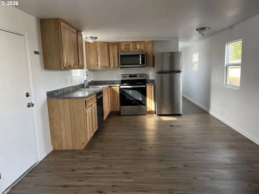 1413 Hawthorne Ave, Reedsport, OR 97467 - #3