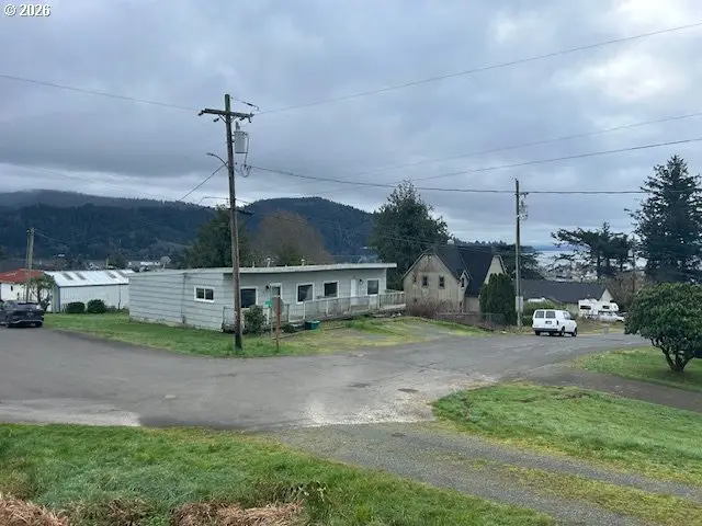 306 8th St, Garibaldi, OR 97118 - #1