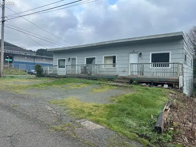 306 8th St, Garibaldi, OR 97118 - #3