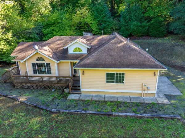 140 Golden Dr, Scottsburg, OR 97473