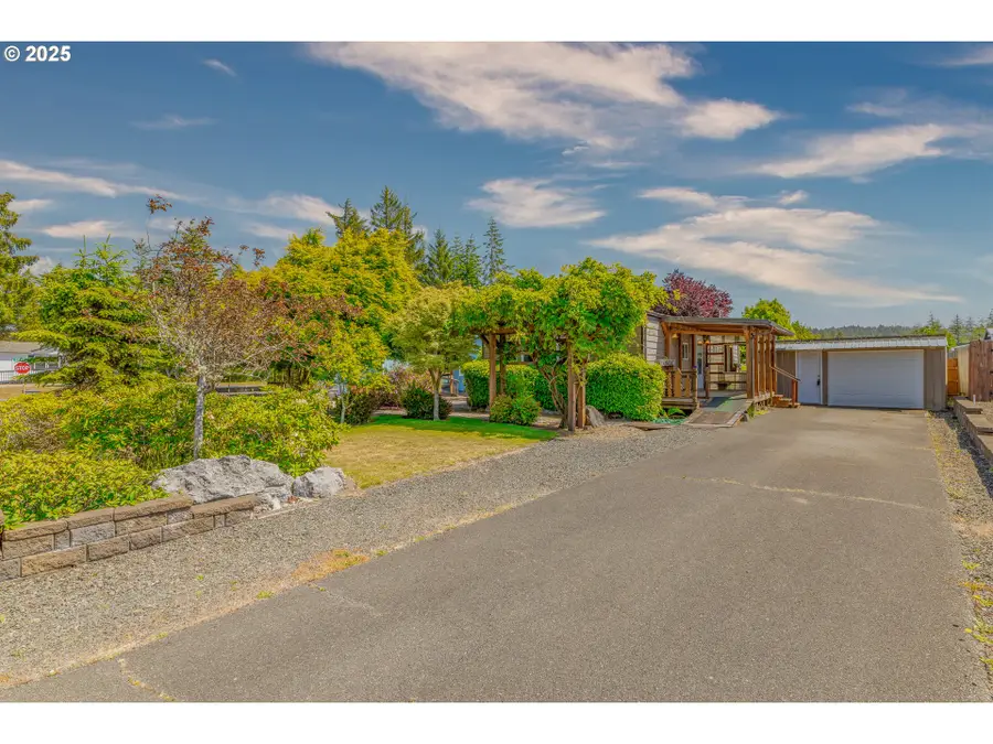 2925 Knott Ter, Coos Bay, OR 97420 - #2