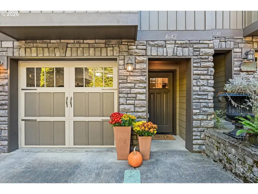 4642 SW Condor Ave #2, Portland, OR 97239 - #3