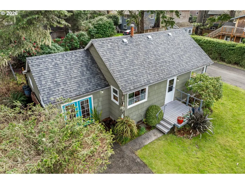 207 E Van Buren St, Cannon Beach, OR 97110 - #1