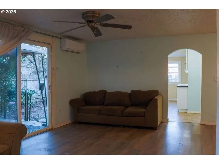40 SE 133rd Ave #B, Portland, OR 97233 - Image #2