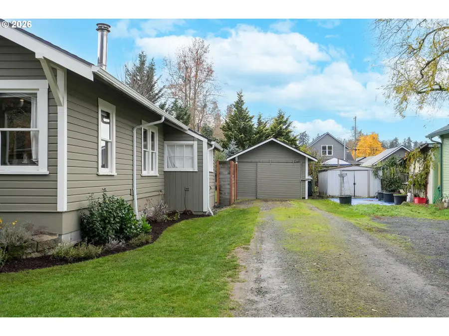 424 S 3rd St, Silverton, OR 97381 - #3