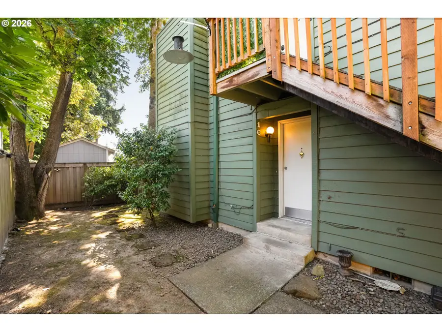 3930 Lake Grove Ave #C1, Lake Oswego, OR 97035 - #2
