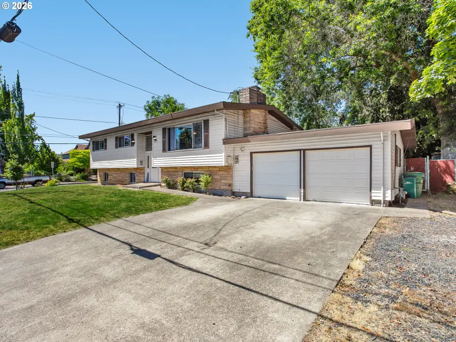 1801 E Laurel Dr, Newberg, OR 97132 - #2