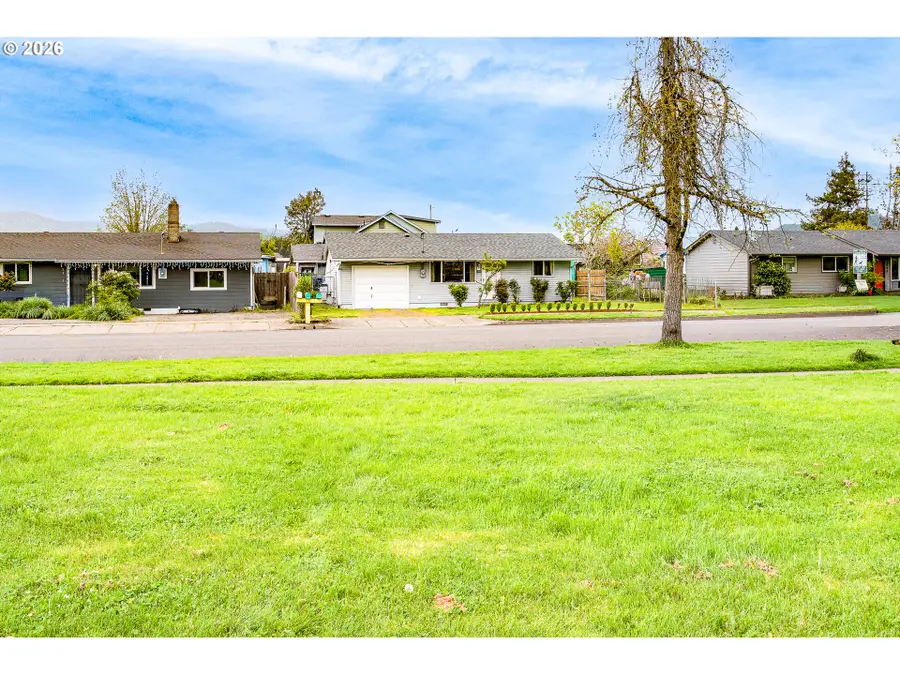 3430 E St, Springfield, OR 97478 - #2