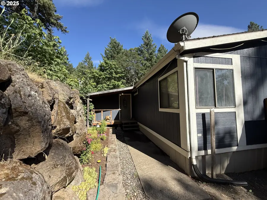 590 NE Spring St, White Salmon, WA 98672 - #2