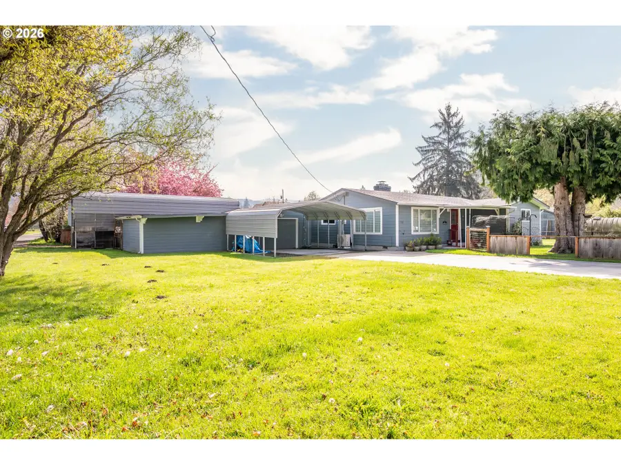 722 2nd Ave, Castle Rock, WA 98611 - #2