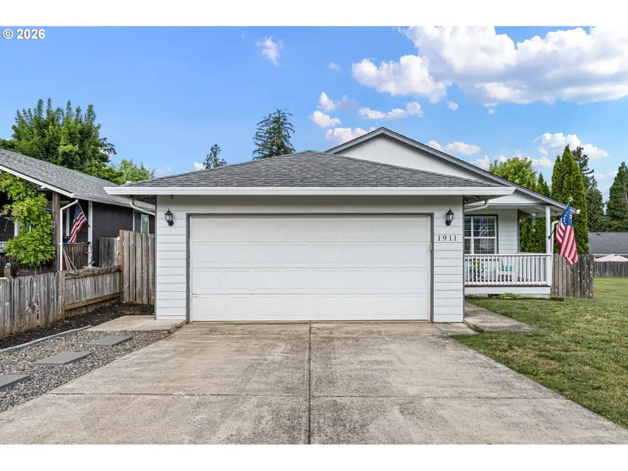 1911 S 8th St, Cottage Grove, OR 97424 - #2